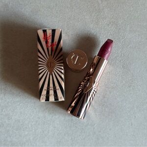 Charlotte Tilbury Hot Lips Lipstick – Amazing Amal (Berry Pink)